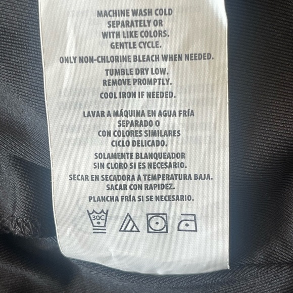 Jessica Simpson Halter Style Workout top NWT - Picture 10 of 12